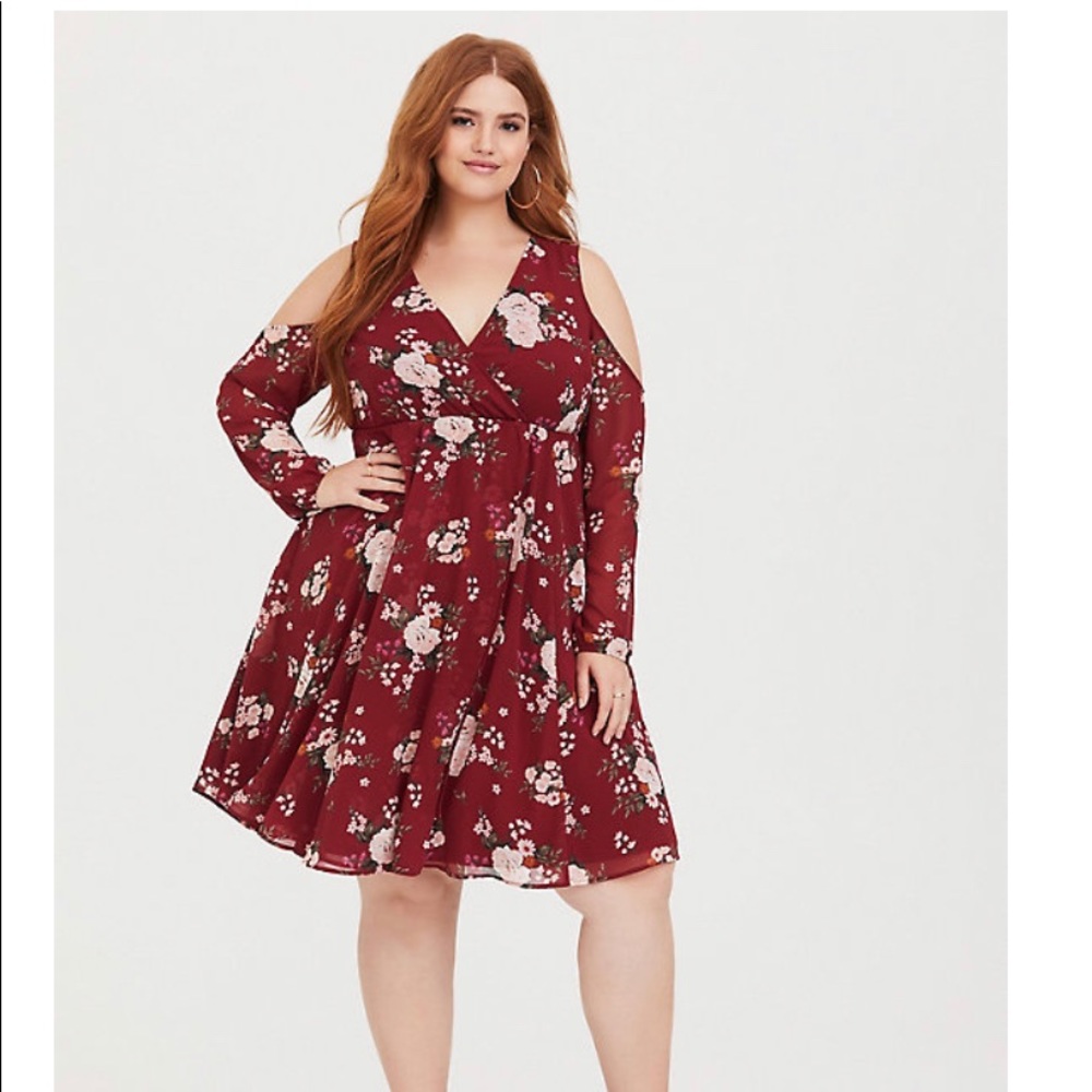 Torrid red cold shoulder chiffon wrap dress Size 1